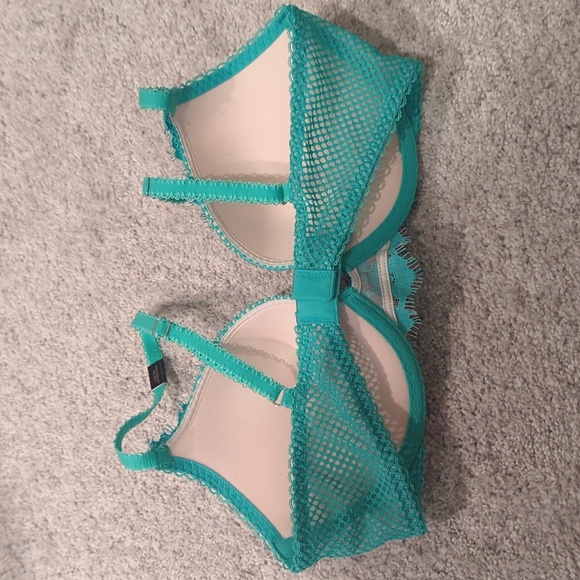 Victoria's secret push up bra 34C - Picture 3 of 4